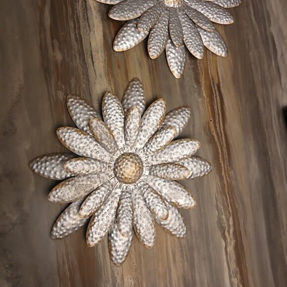 2 Tin Flower Decor Set Silver& Gold Petals Wall Hanging Light Weight 11" Round - Picture 3 of 6